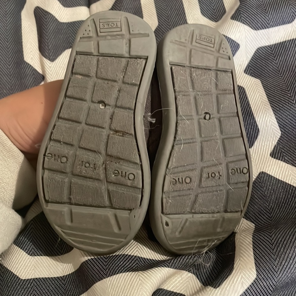 Great Condition TOMS Gray Canvas Shoes - Size T5 - Picture 4 of 4